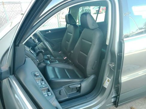 Used 2011 Volkswagen Tiguan SE image 13