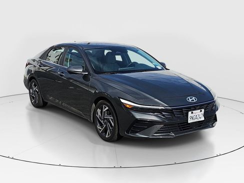 Used 2024 Hyundai Elantra Limited FWD image 3
