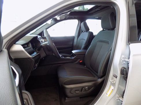 New 2025 Jeep Grand Cherokee Laredo X w/ Luxury Tech Group I RWD image 26