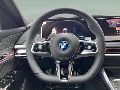 Used 2025 BMW 750e xDrive w/ Executive Package image 9
