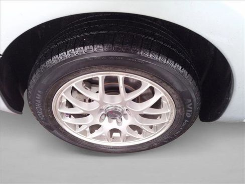 Used 2017 Nissan Leaf S image 9