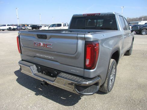 New 2026 GMC Sierra 1500 SLT image 5