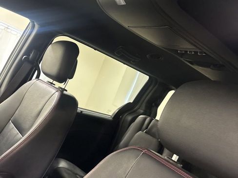 Used 2019 Dodge Grand Caravan GT FWD image 17