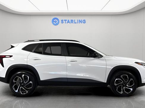 Certified 2025 Chevrolet Trax RS w/ Driver Confidence Package image 9