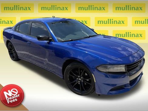 Used 2018 Dodge Charger SXT w/ Blacktop Package RWD image 1