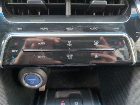 Used 2021 Toyota Venza Limited image 17