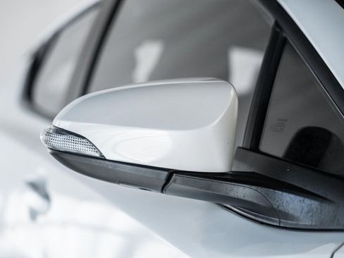 Used 2018 Toyota C-HR XLE image 13