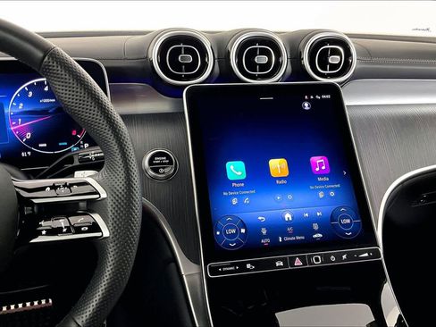 Used 2025 Mercedes-Benz GLC 300 image 6