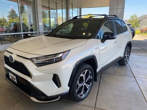 Certified 2022 Toyota RAV4 XSE w/ Weather Package AWD/4WD image 4