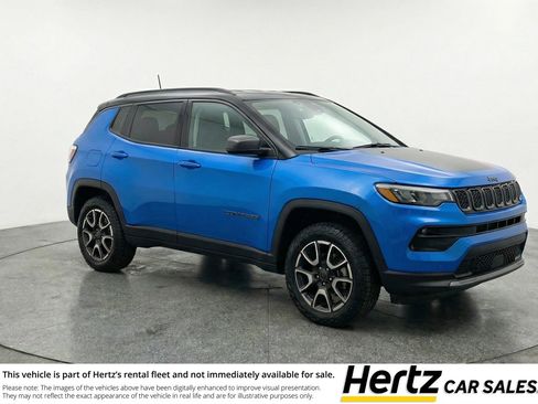 Used 2025 Jeep Compass Trailhawk image 1