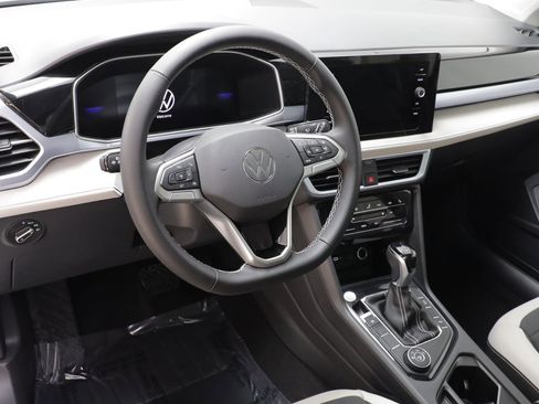 Used 2026 Volkswagen Taos SE image 7
