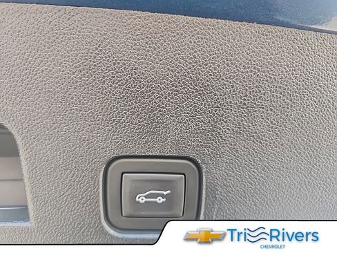 Used 2025 Buick Enclave Preferred AWD/4WD image 12