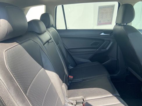 Used 2020 Volkswagen Tiguan SE image 7