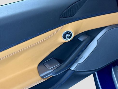 Used 2020 Ferrari Portofino image 13