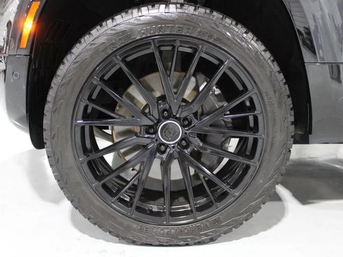 Used 2023 Land Rover Defender 130 X-Dynamic SE AWD/4WD image 6