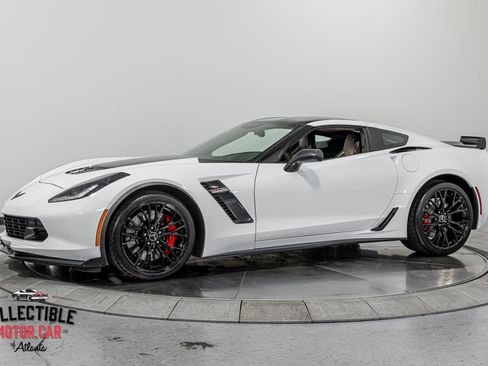 Used 2015 Chevrolet Corvette Z06 w/ 3LZ Preferred Equipment Group RWD image 11