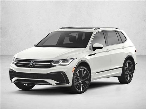 Used 2022 Volkswagen Tiguan SE image 1