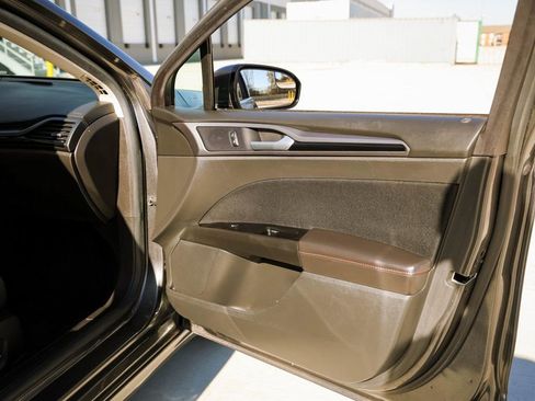 Used 2015 Ford Fusion SE image 19