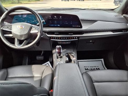 Used 2025 Cadillac XT4 Premium Luxury image 10