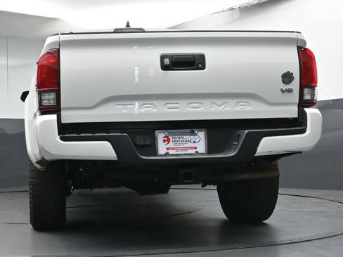 Used 2022 Toyota Tacoma SR5 w/ Technology Package RWD image 27