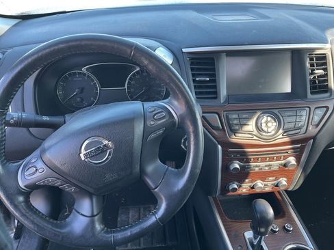 Used 2020 Nissan Pathfinder Platinum image 12