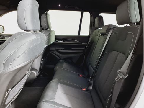Used 2025 Jeep Grand Cherokee Laredo w/ Luxury Tech Group I image 13