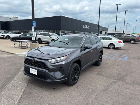 Used 2022 Toyota RAV4 XLE w/ Convenience Package AWD/4WD image 1