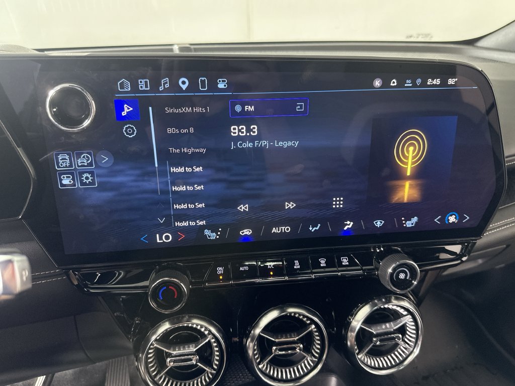 Used 2025 Chevrolet Blazer EV LT AWD/4WD image 31