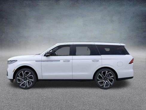 New 2026 Lincoln Navigator Reserve AWD/4WD image 4