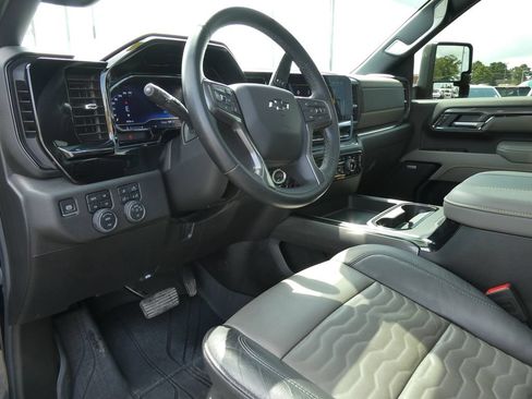 Used 2025 Chevrolet Silverado 2500 ZR2 AWD/4WD image 24