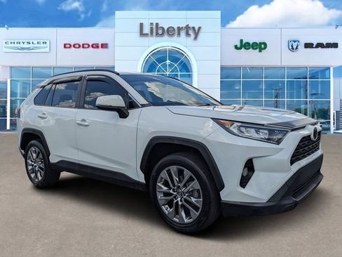 Used 2019 Toyota RAV4 XLE Premium FWD image 1