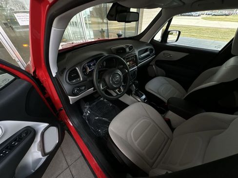 Certified 2022 Jeep Renegade Latitude w/ Convenience Group image 10