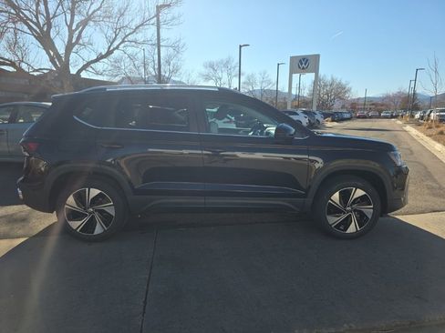 New 2026 Volkswagen Taos SE AWD/4WD image 8