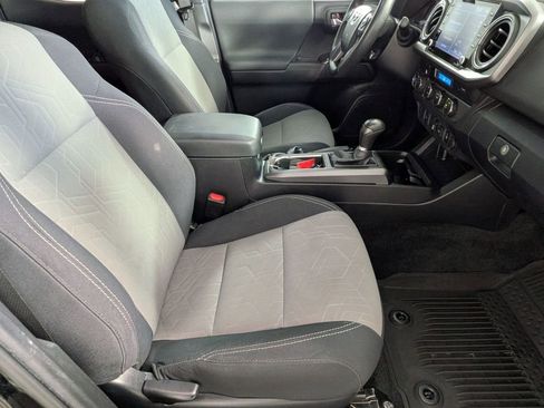 Used 2021 Toyota Tacoma TRD Sport AWD/4WD image 27