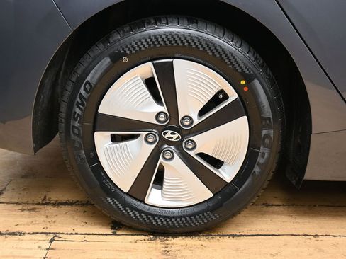 Used 2018 Hyundai Ioniq Blue image 15