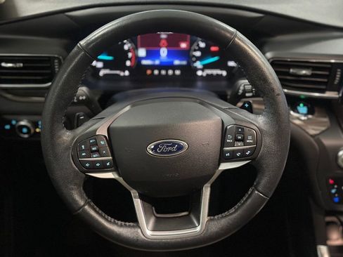 Used 2020 Ford Explorer Limited image 3