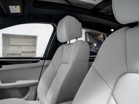 New 2026 Porsche Macan image 26