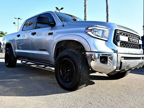 Used 2017 Toyota Tundra SR5 w/ SR5 Upgrade Package RWD image 3
