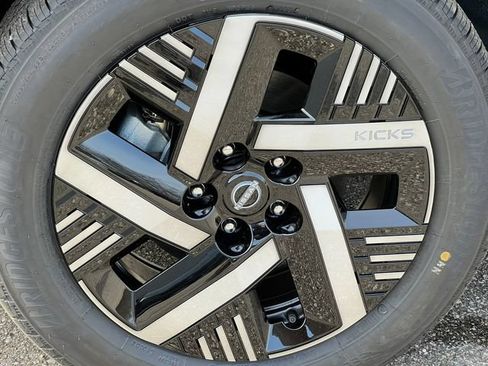 New 2026 Nissan Kicks SV w/ SV Premium Package FWD image 5