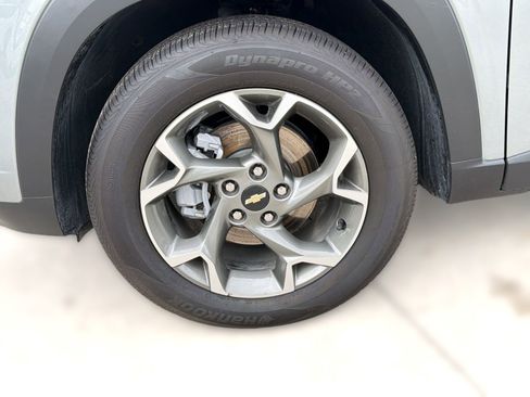 Certified 2025 Chevrolet Trax LT w/ Sunroof Package FWD image 12