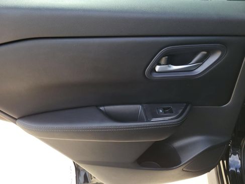 Used 2024 Nissan Rogue SV AWD/4WD image 15
