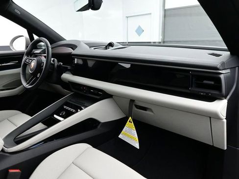 New 2026 Porsche Macan 4S Electric AWD/4WD image 19