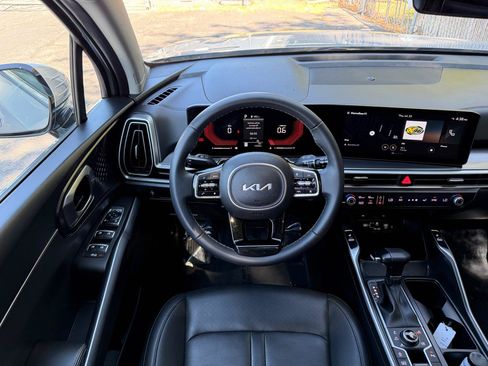 Used 2025 Kia Sorento S w/ Panoramic Sunroof Package AWD/4WD image 3
