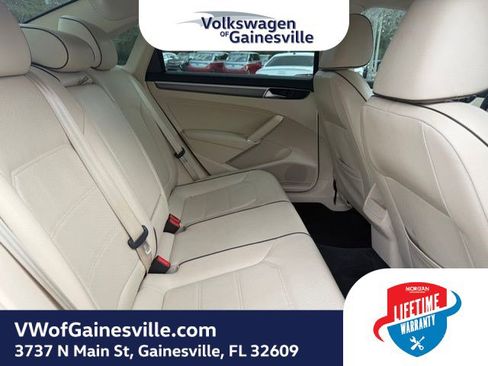 Used 2017 Volkswagen Passat 1.8T R-Line image 8