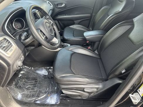 Used 2018 Jeep Compass Latitude FWD image 14