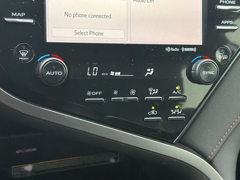 Used 2019 Toyota Camry XLE FWD image 18