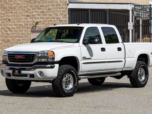 Used 2005 GMC Sierra 2500 SLE w/ Heavy-Duty Power Package AWD/4WD image 19