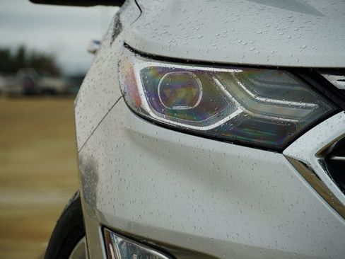 Used 2021 Chevrolet Equinox Premier image 2