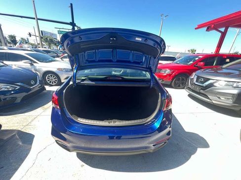 Used 2021 Hyundai Accent SE FWD image 2
