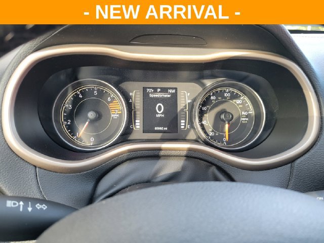 Used 2017 Jeep Cherokee Latitude w/ Cold Weather Group FWD image 9